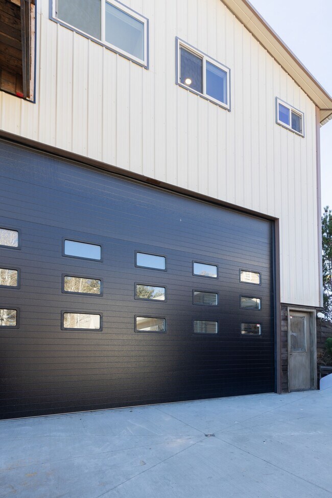 Foto del edificio - 546 Alaska Frontage Rd