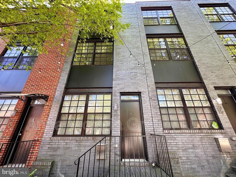 Primary Photo - 2317 E Fairmount Ave