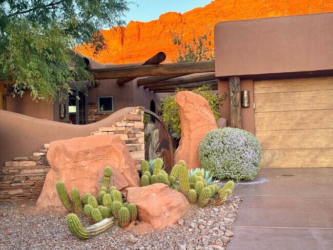 Building Photo - Furnished 3 Bedroom Entrada Home!!