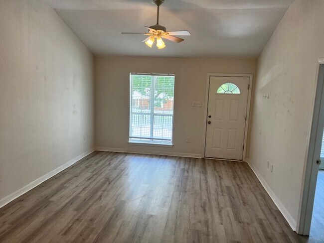 Foto del edificio - 6038 W Adams St