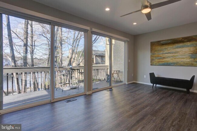 Building Photo - 2025 Lakebreeze Way