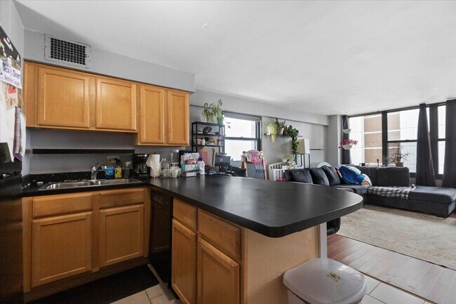 Foto del edificio - 6030 N Sheridan Rd