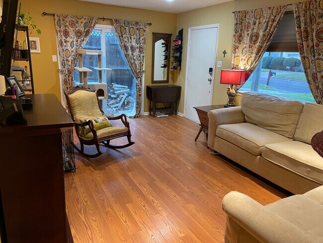 Living room from hallway - 617 Wheeler St