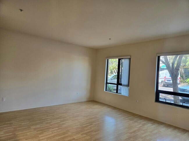 Foto del edificio - Beautiful 2Bd/2Ba In Cortez Hill With Grea...