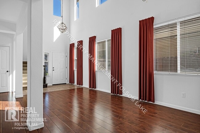 Building Photo - Spacious 4 bedroom 3 bath home in Anatolia