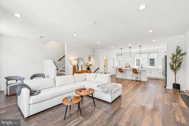 Building Photo - 3005 Birchview Walk