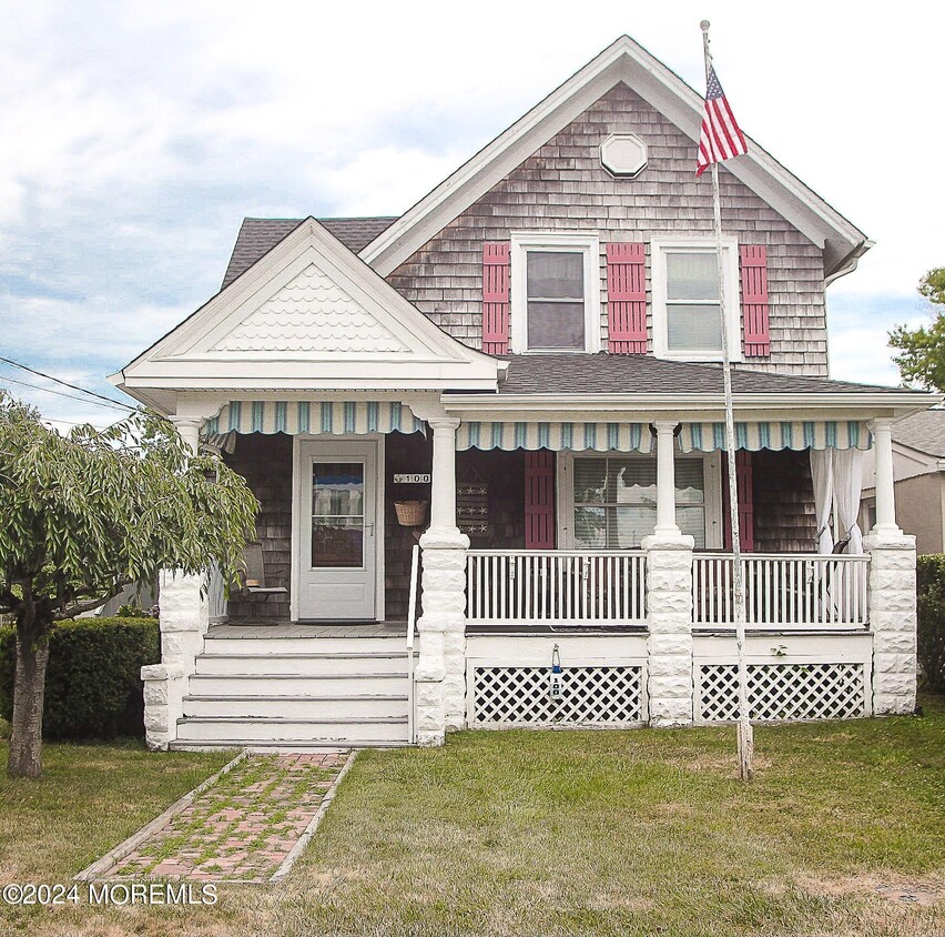 Primary Photo - 100 Columbia Ave