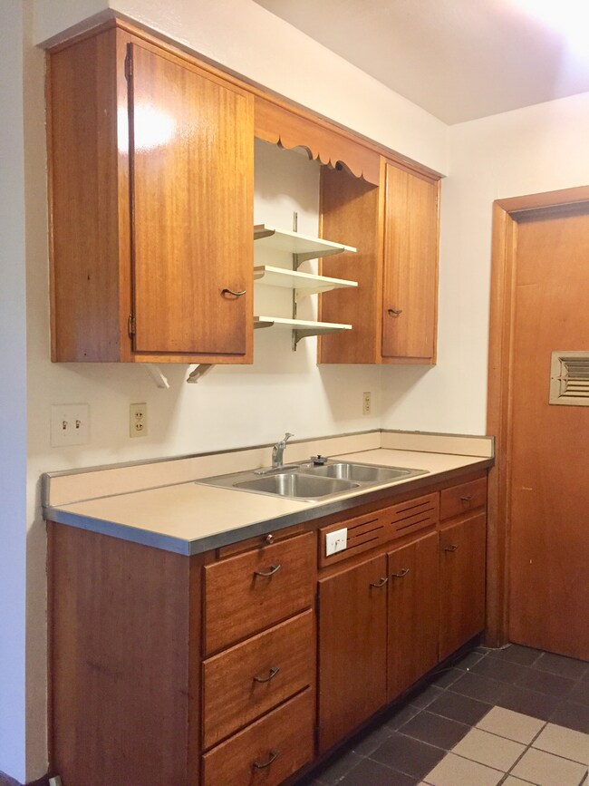 Building Photo - 68 Cromwell Pl