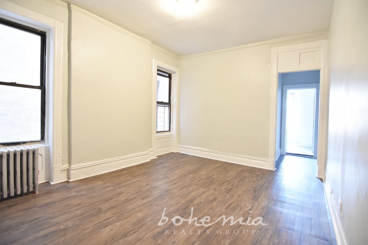 Foto principal - 439 E 135th St