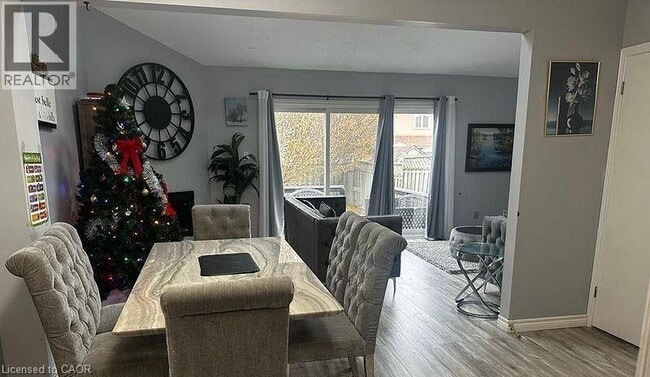 Photo du bâtiment - 21 Conestoga Rd