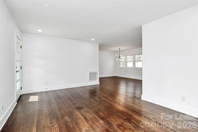 Building Photo - 4313 Maureen Dr