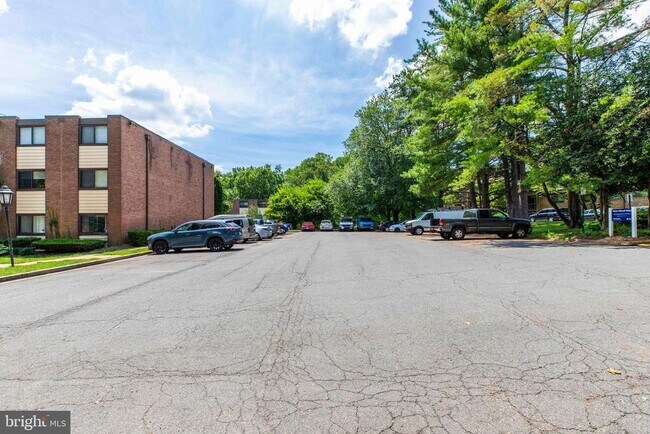 Foto del edificio - 10725 West Dr
