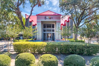Building Photo - 7979 Westheimer Apartments