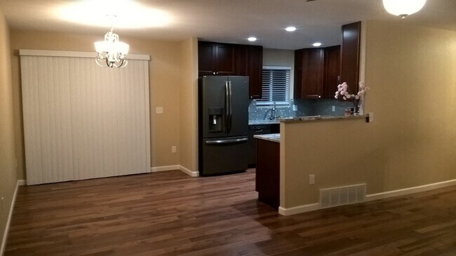 Foto del edificio - 803 Potter Dr