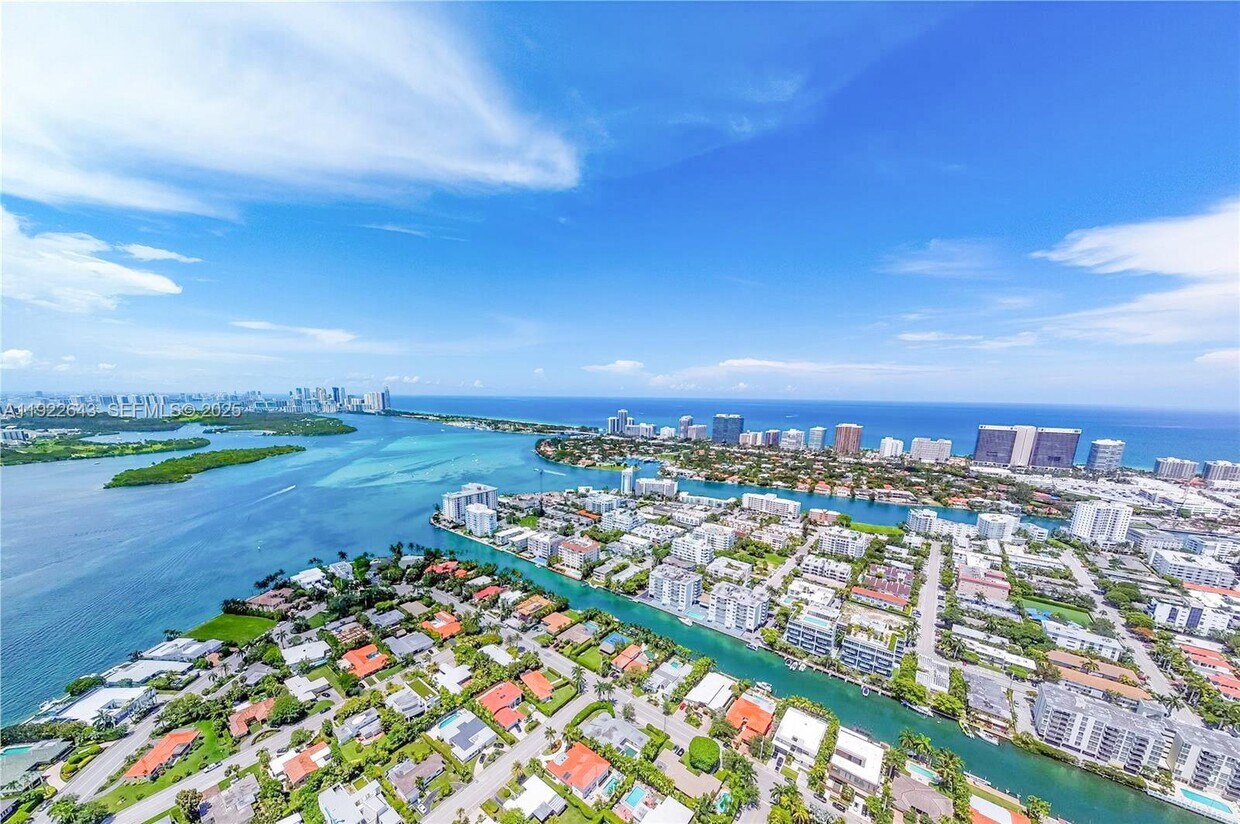 Foto principal - 10101 W Bay Harbor Dr