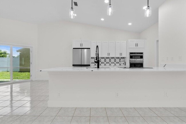 Building Photo - 48 Bentwater Cir