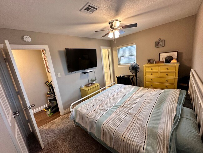 Foto del edificio - 4657 SE Brighton Dr