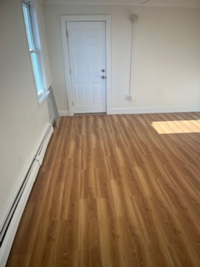 Building Photo - 19 High St