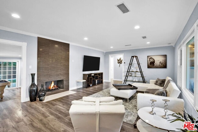 Foto del edificio - 8345 White Oak Ave