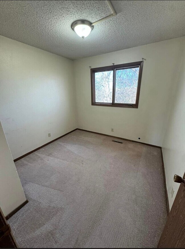 Foto del edificio - 743 Westridge Rd