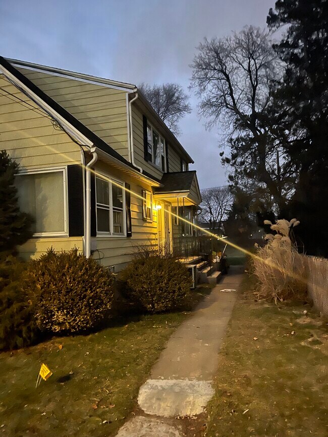 Side of the house - 1071 Van Velsen St