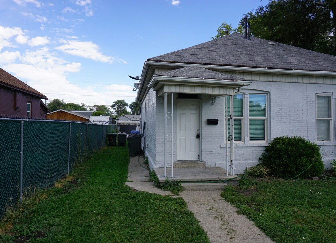 836-840 W. 300 N. - 836-840 W. 300 N.