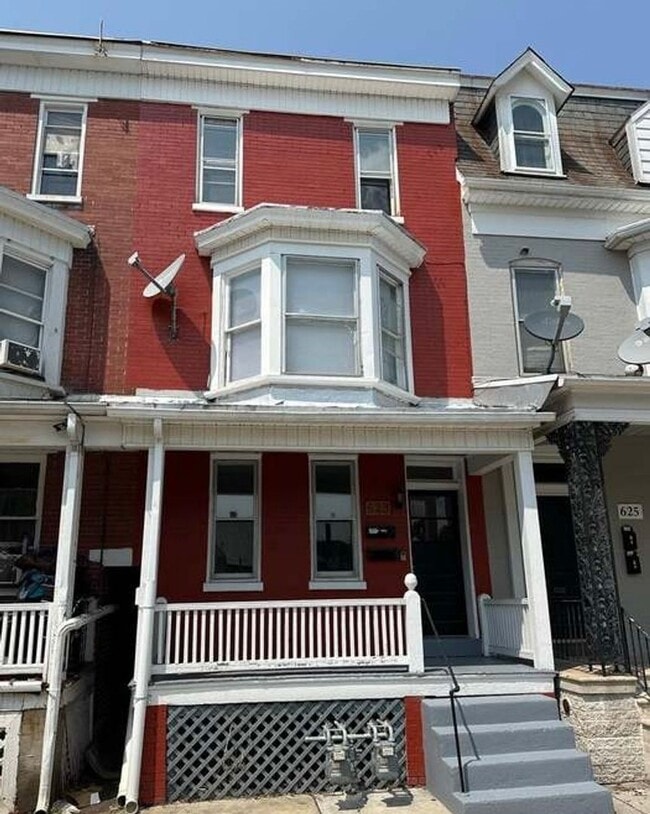 Building Photo - 623 Walnut St