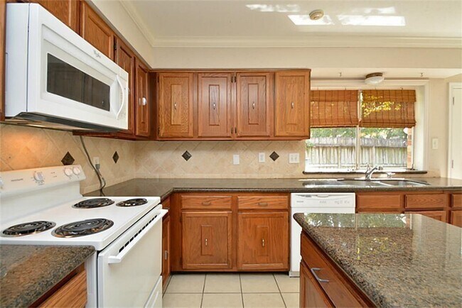 Building Photo - 33 N Deerfoot Cir