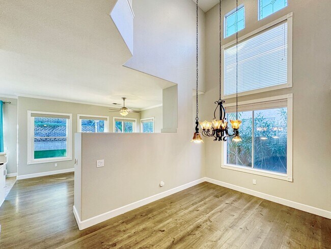 Building Photo - Stunning 5B/3.5BA House in Scripps Ranch!