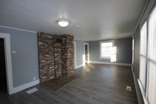 Building Photo - 1226 9th Ave S