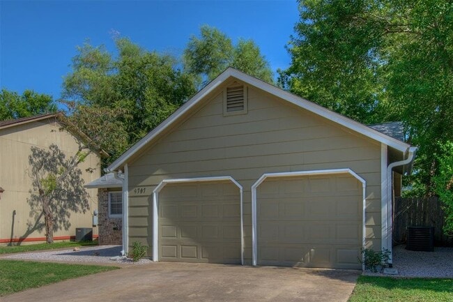 Building Photo - 9707 Meadowheath Drive, Austin, TX 78729 -...