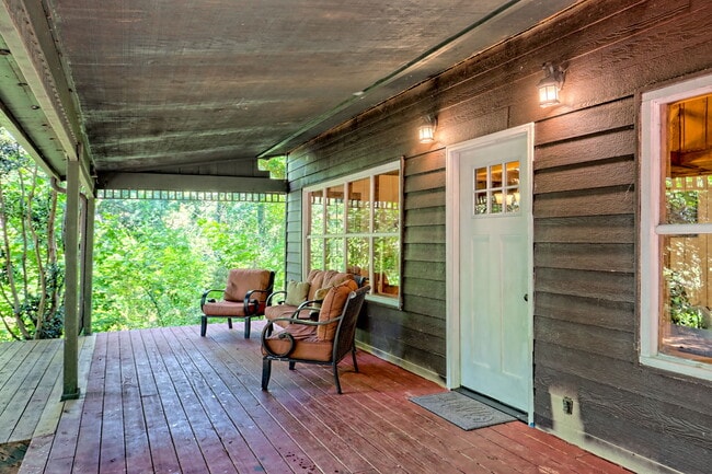 Building Photo - 331 Duggan Hill Dr