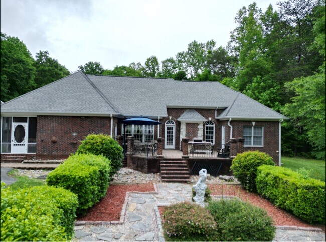 Foto del edificio - 3709 Woodburn Dr