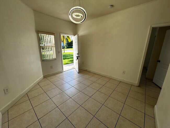 Foto del edificio - 13705 NE 20th Pl