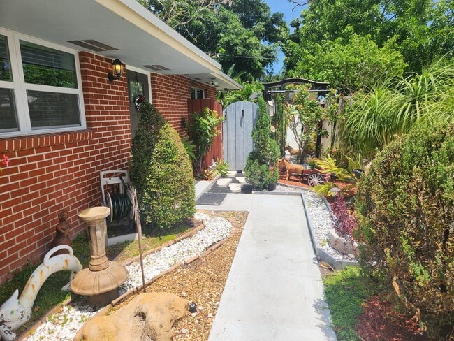 Foto del edificio - 452 Martin Ave