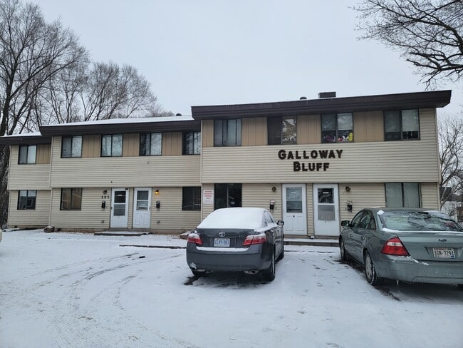 Building Photo - 4 Large Bed and 2 Bath- Next to UW Stout