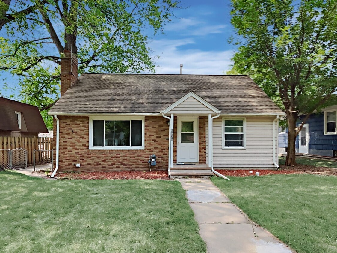 Primary Photo - 6828 Russell Ave S