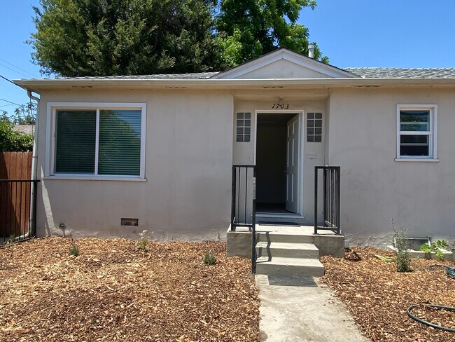 Building Photo - 1703 W Alameda Ave
