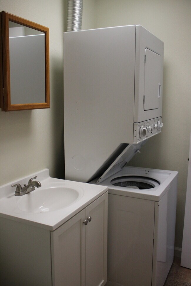 Foto del edificio - 1 bedroom with a washer and dryer!