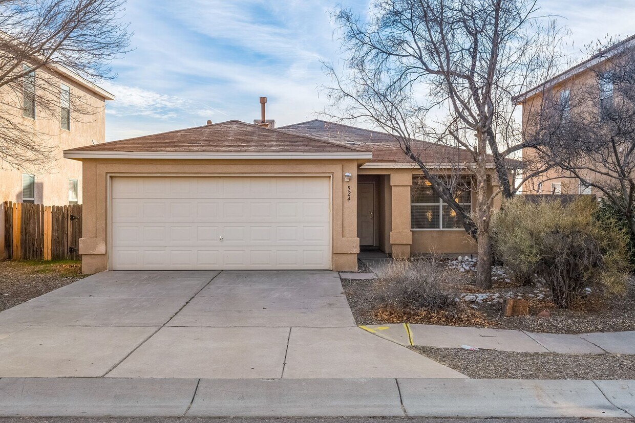 Primary Photo - Newly Renovated Three Bedroom Home on The ...