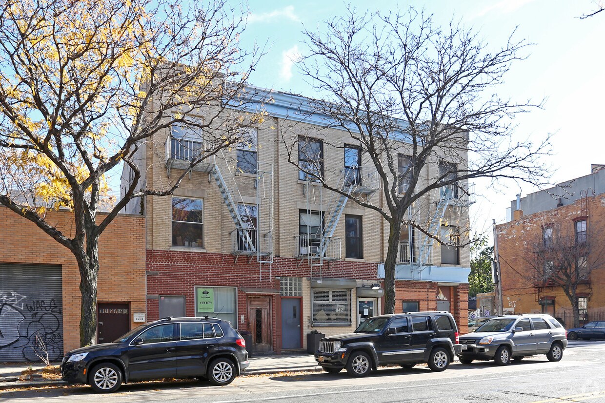 Foto del edificio - 1140-1146 Manhattan Ave