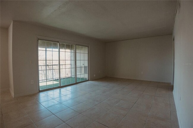Building Photo - 4162 Versailles Dr