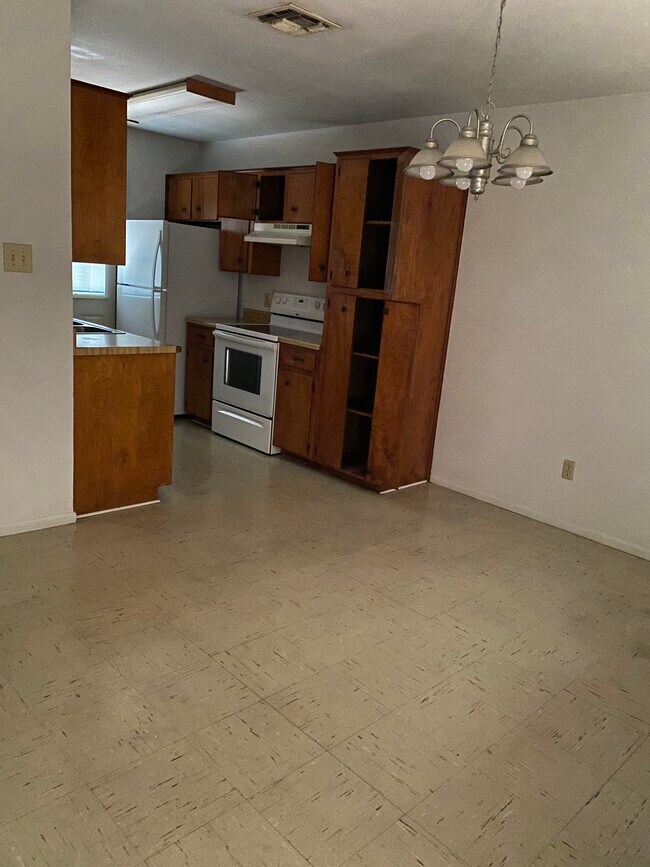 Building Photo - 2108 Eastwind St