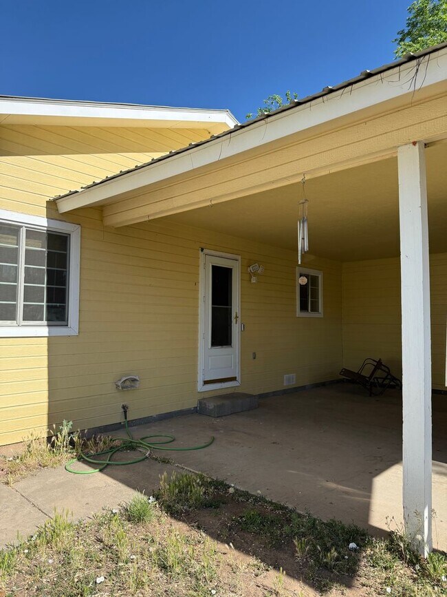 Foto del edificio - 3 bed, large yard