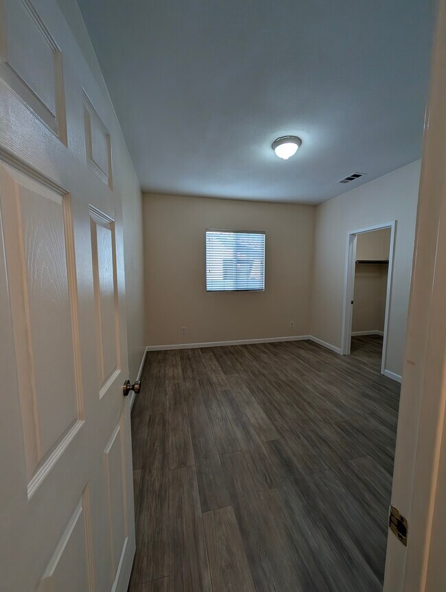 Foto del edificio - 1468 Burns Ln