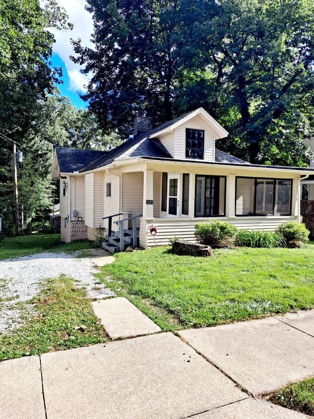 1321 Meriline St, Cuyahoga Falls, OH 44221 House for Rent in Cuyahoga Falls, OH