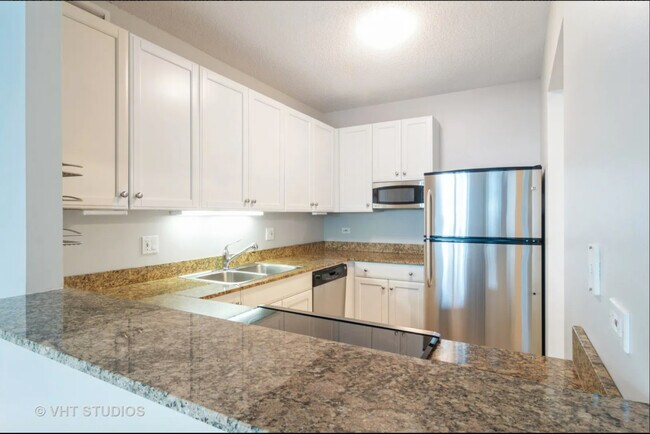 Building Photo - 400 N La Salle Dr