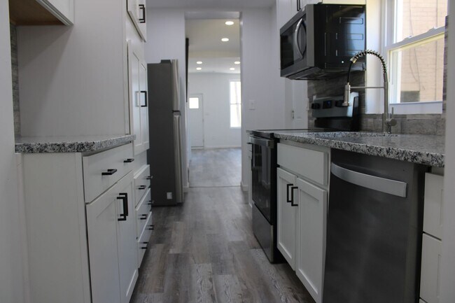 Building Photo - Single Family Home