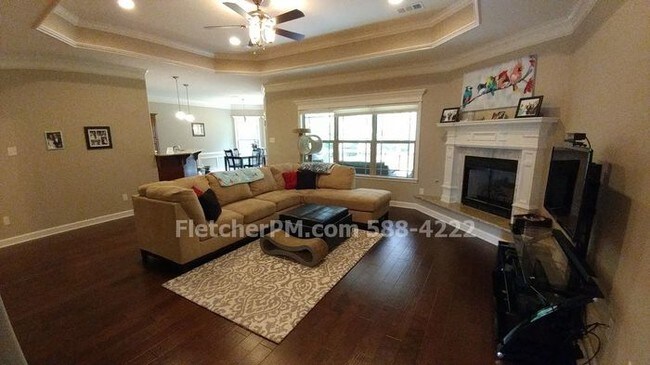 Foto del edificio - 3205 Village East Dr