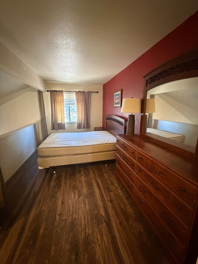 Building Photo - ADJACENT TO NAU: University Meadows-2 Bed/2 Bath Condo Partially Furnished - $1,850.00